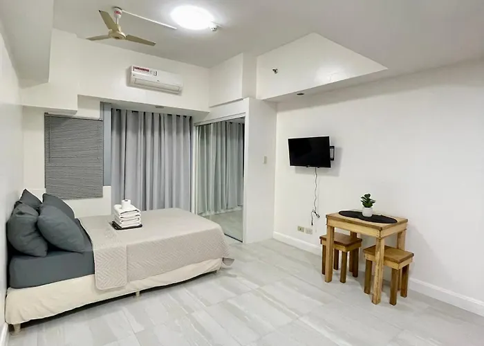 Charming Unit Across Us Embassy Appartement